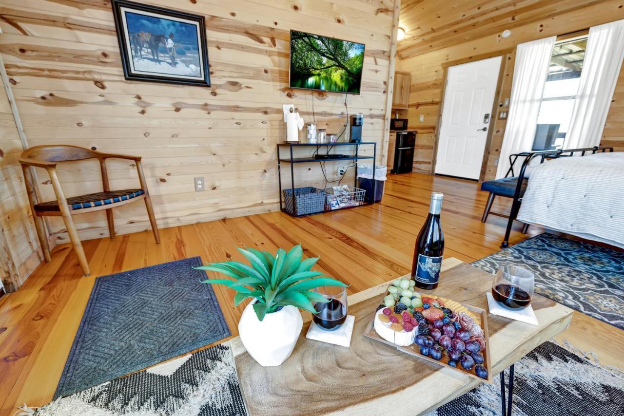 Rocky Ridge Cedar Cabin With Hot Tub & Amazing Views Crabapple Eksteriør billede