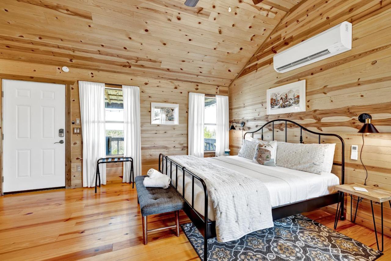 Rocky Ridge Cedar Cabin With Hot Tub & Amazing Views Crabapple Eksteriør billede