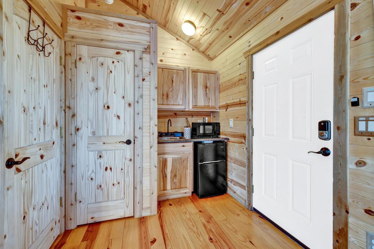 Rocky Ridge Cedar Cabin With Hot Tub & Amazing Views Crabapple Eksteriør billede